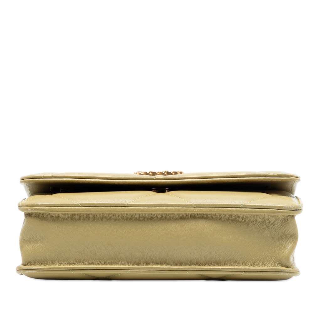 Chanel Quilted Lambskin 19 Wallet on Chain Green Leather Good condition - Inside View