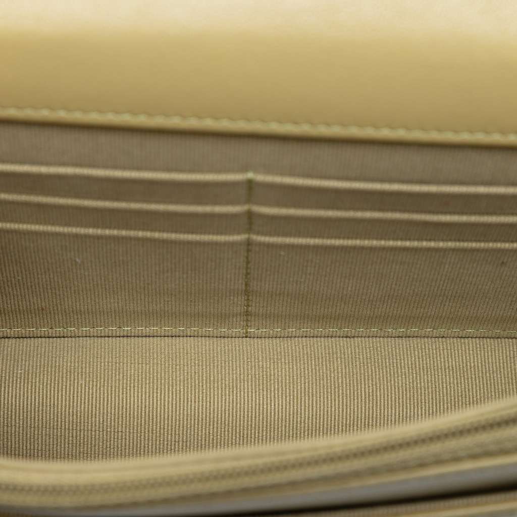 Chanel Quilted Lambskin 19 Wallet on Chain Green Leather Good condition - Model View