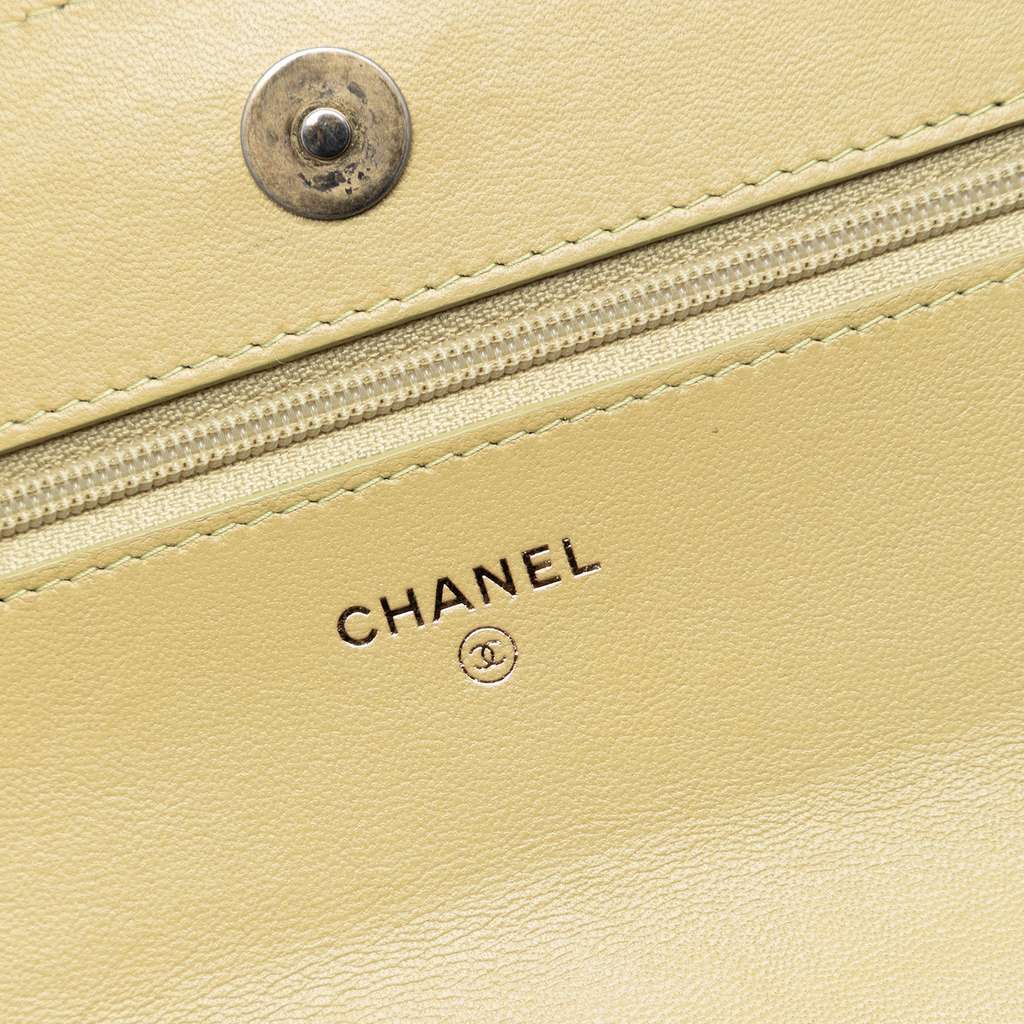 Chanel Quilted Lambskin 19 Wallet on Chain Green Leather Good condition - Box View