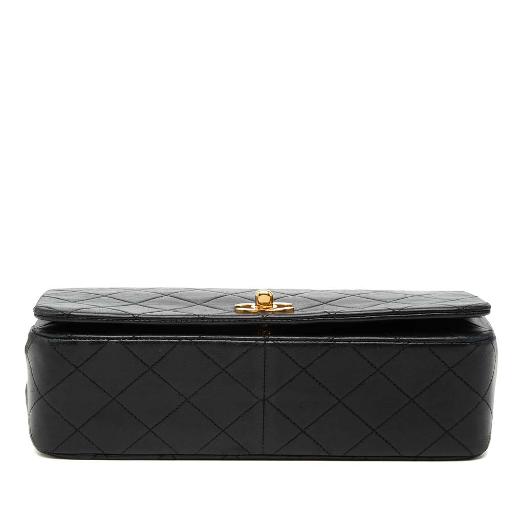 Chanel Medium Quilted Lambskin Full Flap Black Leather Good condition - Inside View