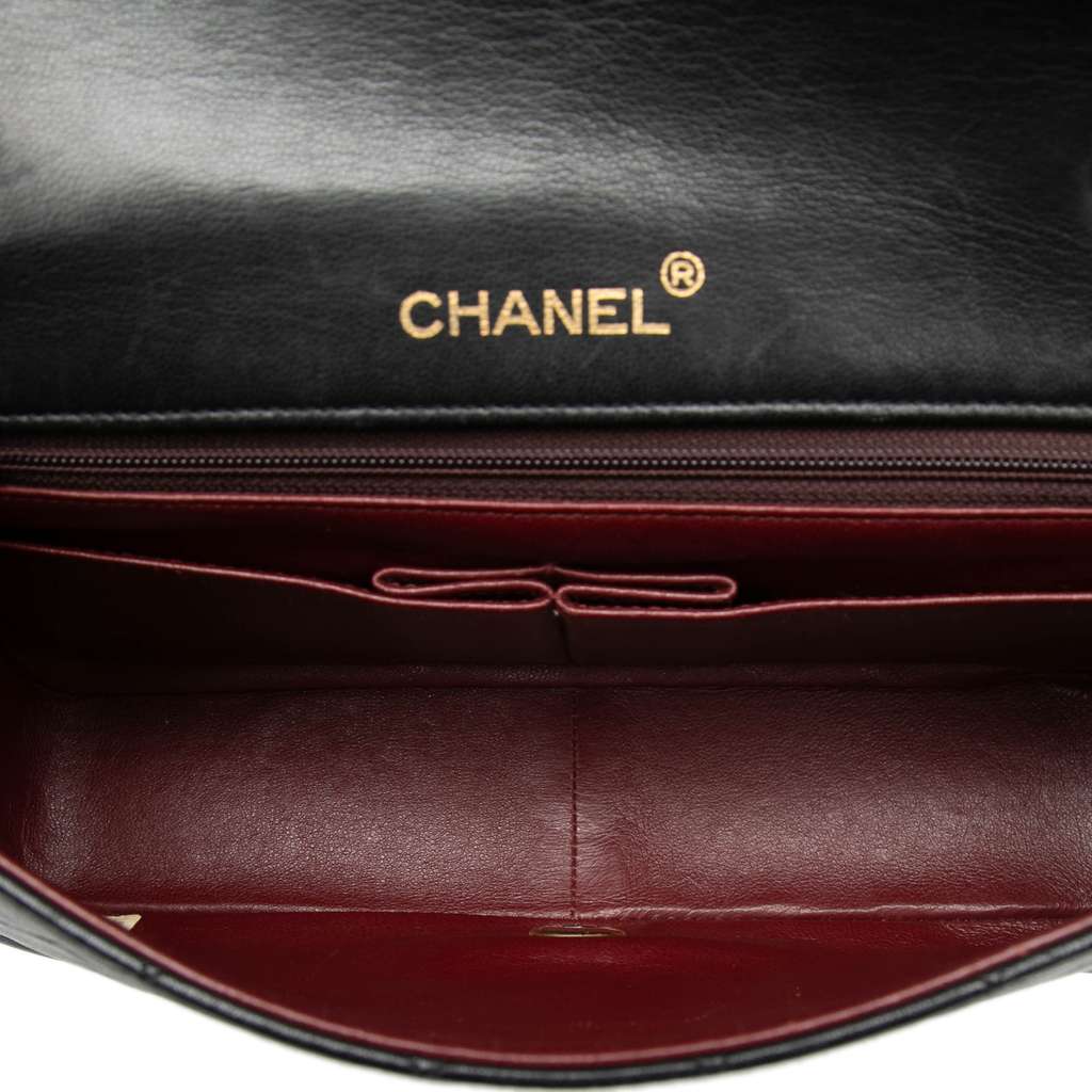 Chanel Medium Quilted Lambskin Full Flap Black Leather Good condition - Model View