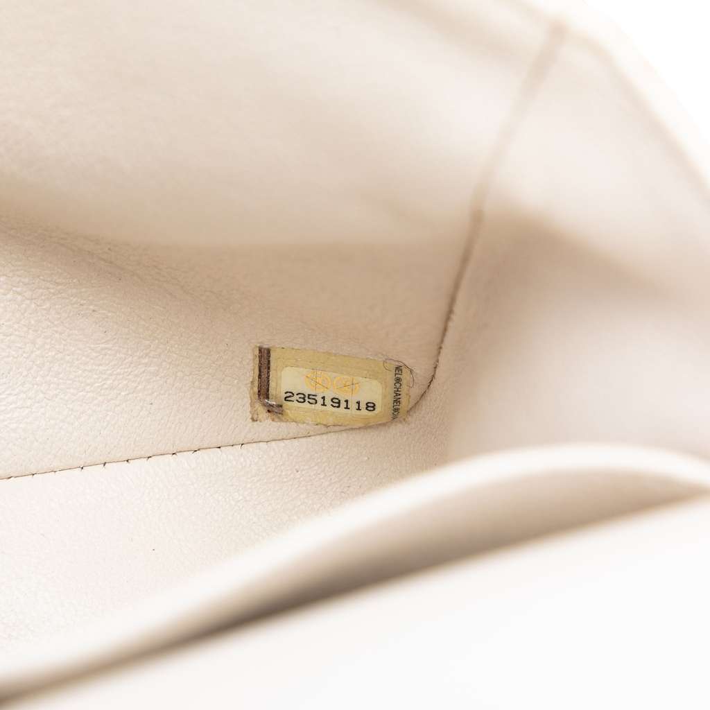 Chanel Medium Classic Caviar Double Flap White Leather Good condition - Box View