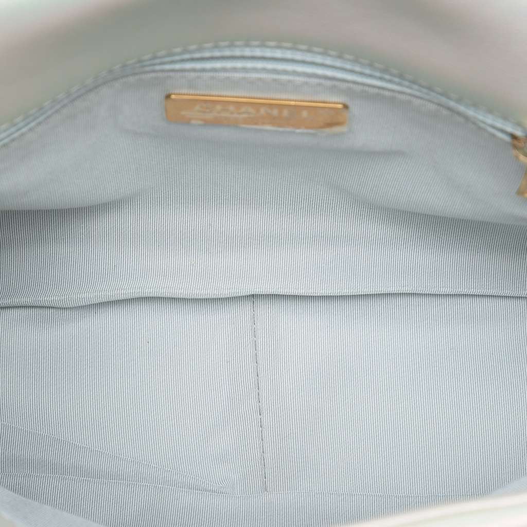 Chanel Large Iridescent Lambskin 19 Flap Silver Leather Good condition - Model View