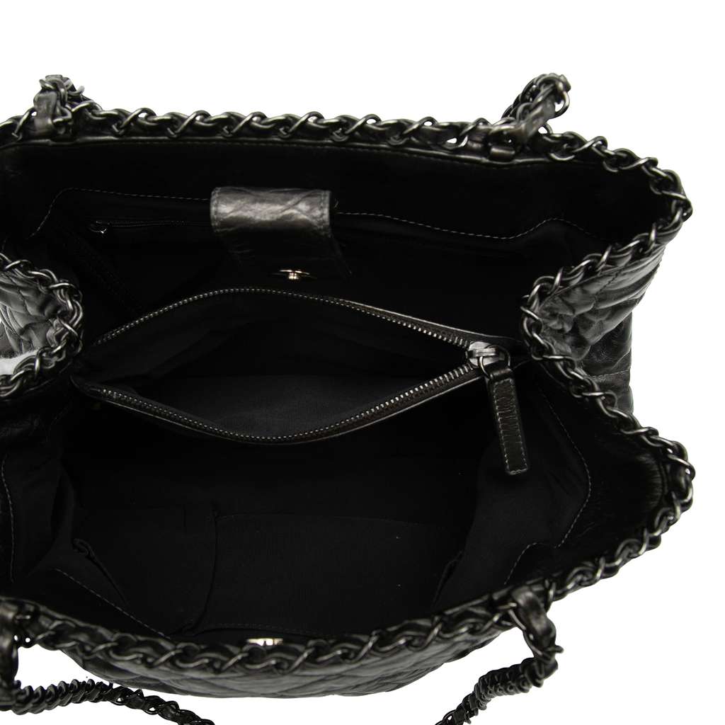 Chanel Small Quilted Calfskin Chain Me Tote Black Leather Good condition - Model View