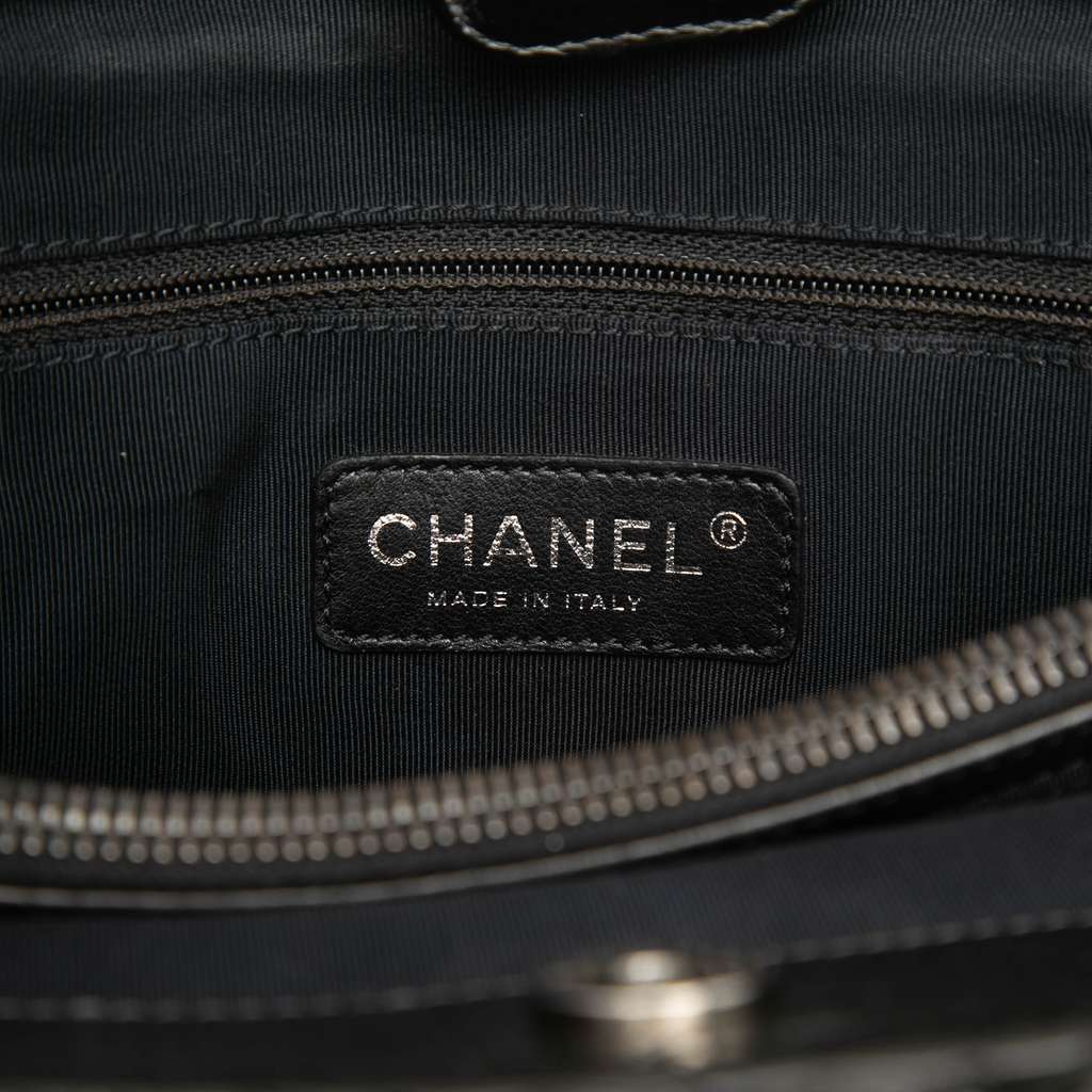 Chanel Small Quilted Calfskin Chain Me Tote Black Leather Good condition - Box View