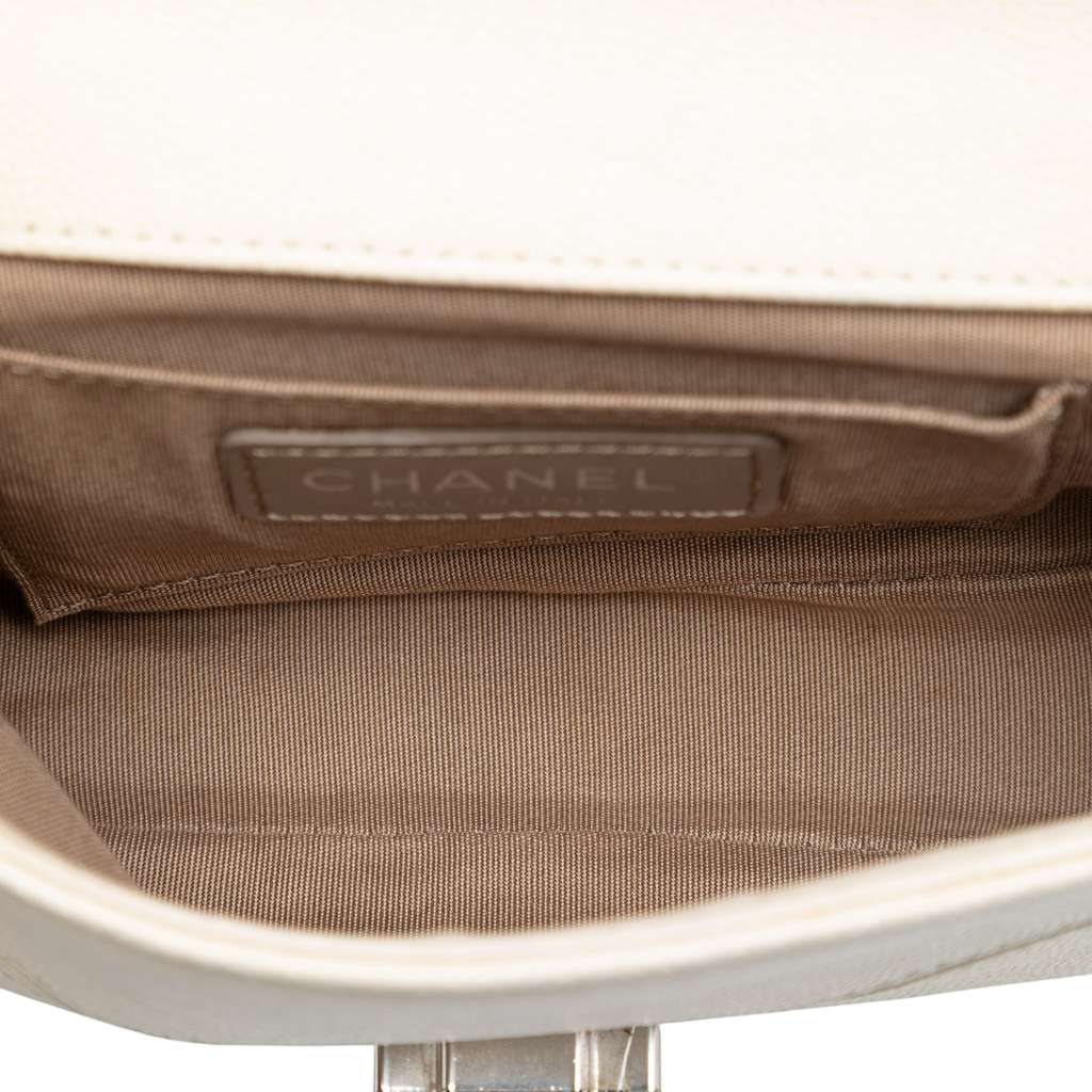 Chanel Small Macro Chevron Caviar Flap White Leather Good condition - Model View