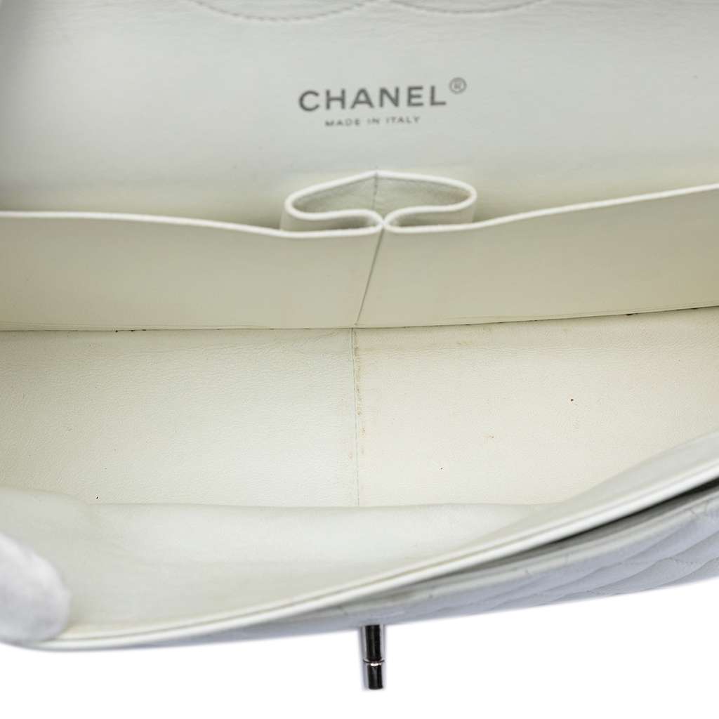 Chanel Jumbo Classic Caviar Double Flap White Leather Good condition - Model View
