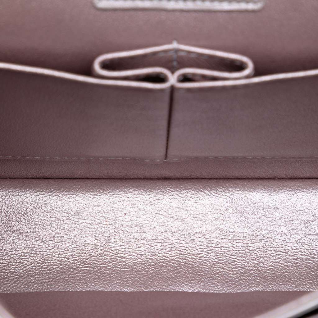 Chanel Medium Classic Metallic Lambskin Double Flap Grey Leather Good condition - Model View