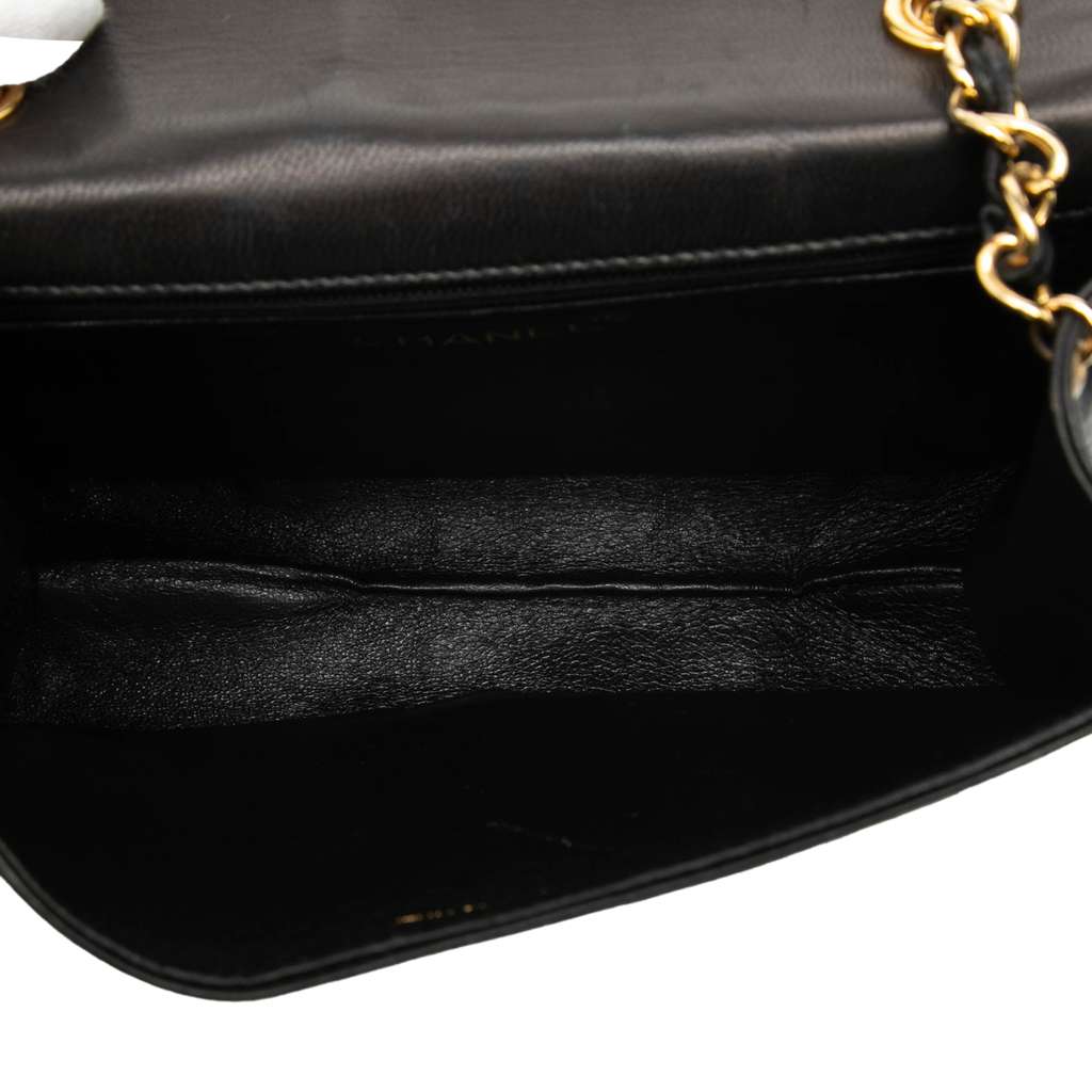 Chanel CC Quilted Lambskin Full Flap Crossbody Black Leather Good condition - Model View