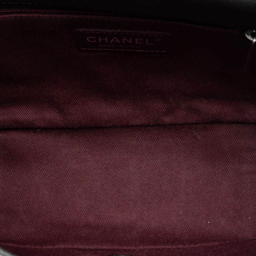 Chanel Small Quilted Calfskin CC Enchained Accordion Flap Grey Leather Good condition - Model View