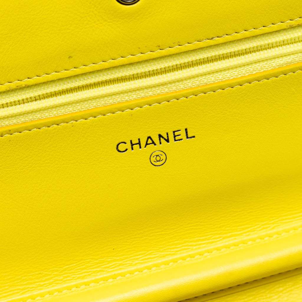 Chanel CC Quilted Patent Wallet On Chain Yellow Leather Very good condition - Box View