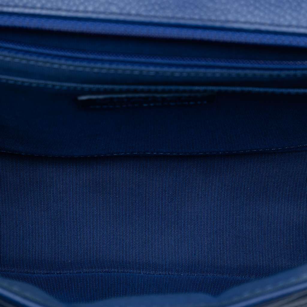 Chanel Medium Chevron Caviar Data Center Envelope Flap Blue Leather Good condition - Model View