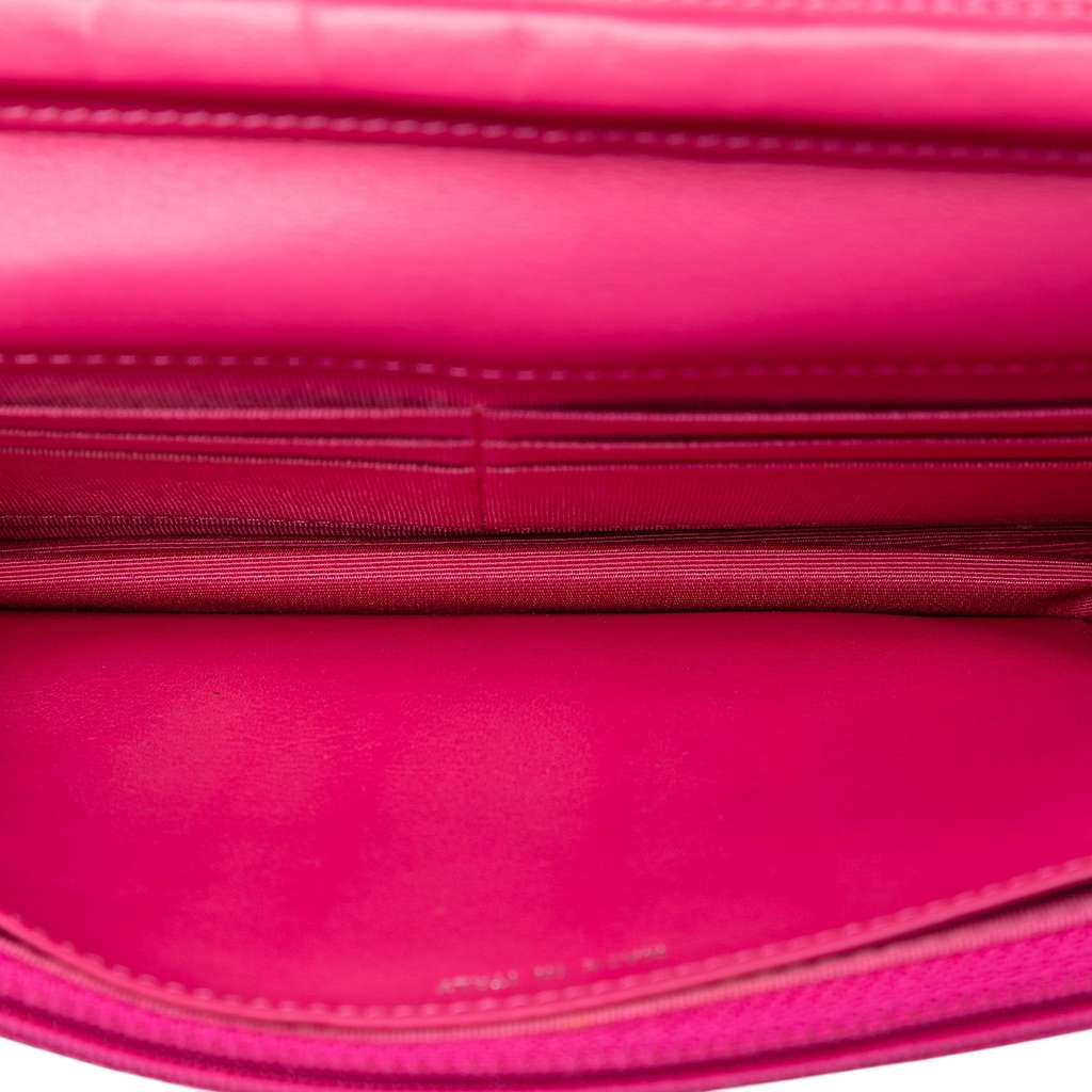 Chanel CC Quilted Patent Wallet on Chain Pink Leather Good condition - Model View