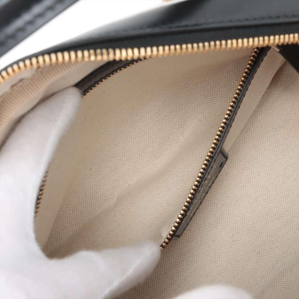 Dior Small Leather Tiger Dior Vibe Zip Bowling Bag White Leather Very good condition - Model View