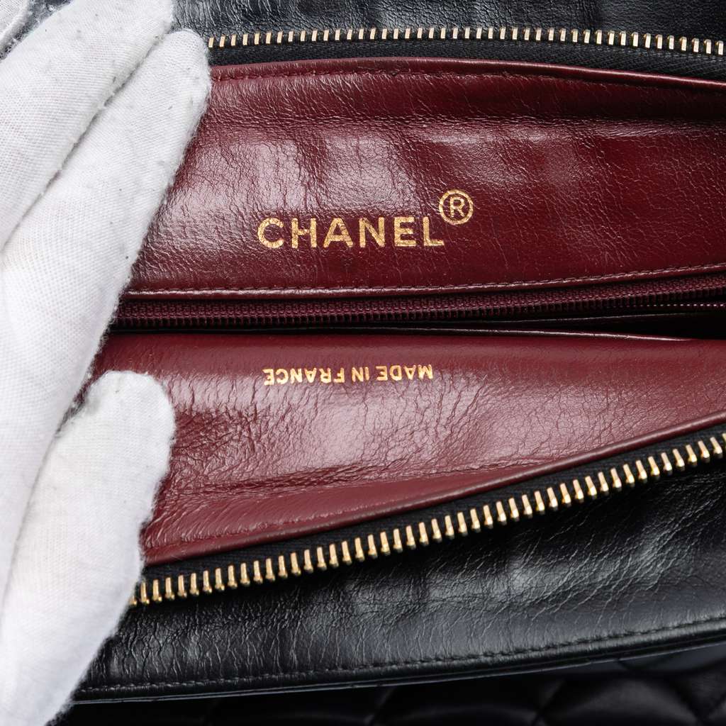 Chanel CC Quilted Lambskin Front Pocket Crossbody Black Leather Good condition - Box View