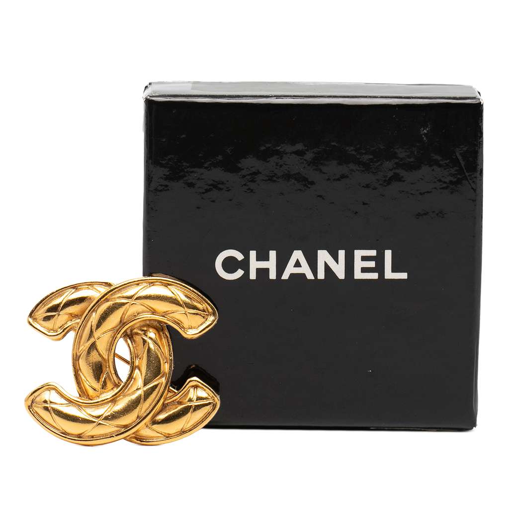 Chanel Gold Plated CC Quilted Brooch Gold Metal Good condition - Model View