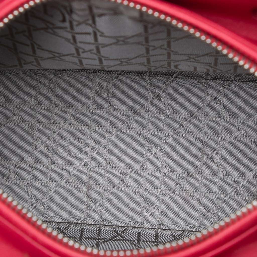 Dior Medium Lambskin Cannage Lady Dior Red Leather Good condition - Model View