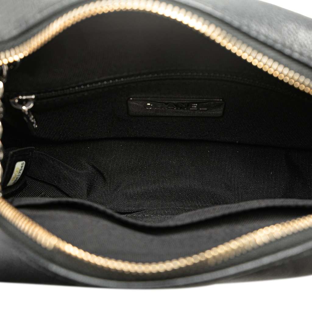 Chanel CC Quilted Lambskin Chain Camera Bag Black Leather Good condition - Model View