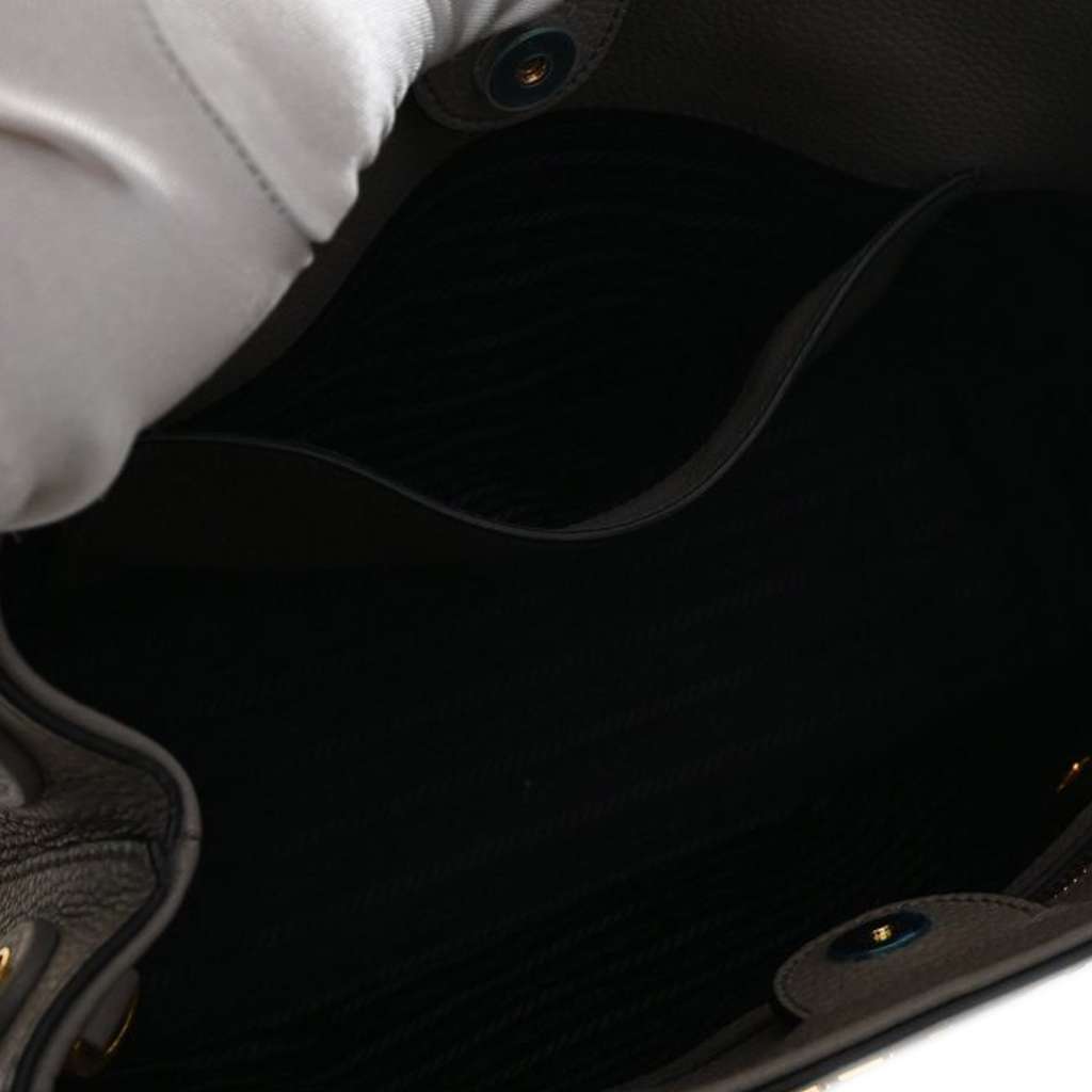 Prada Vitello Phenix Open Convertible Tote Grey Leather Good condition - Model View