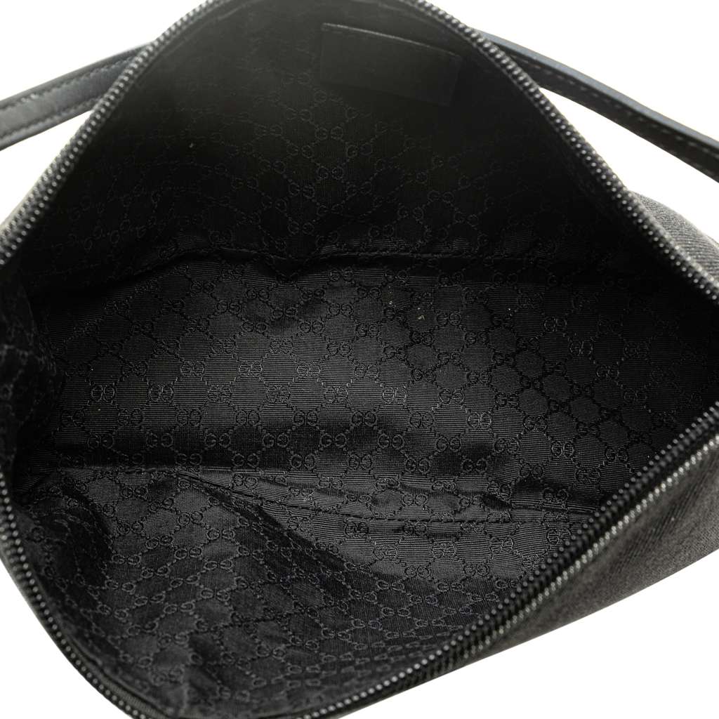 Gucci Denim Boat Shoulder Bag Black Denim Very good condition - Model View