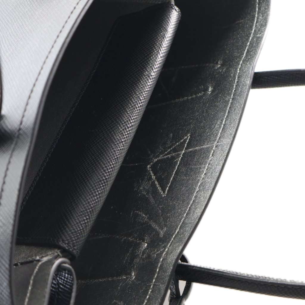 Prada Medium Saffiano Cuir Double Satchel Black Leather Good condition - Model View