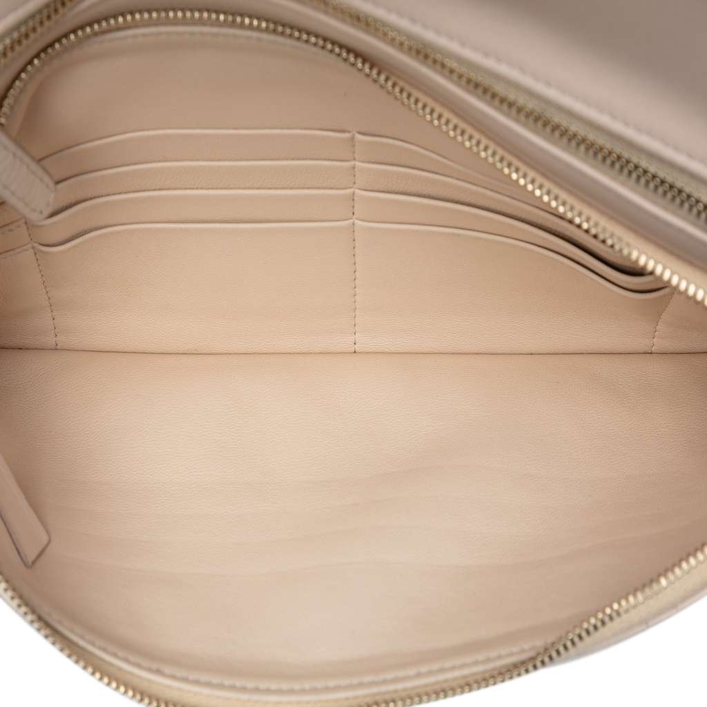 Chanel Large Shiny Crumpled Calfskin 31 Clutch White Leather Very good condition - Model View