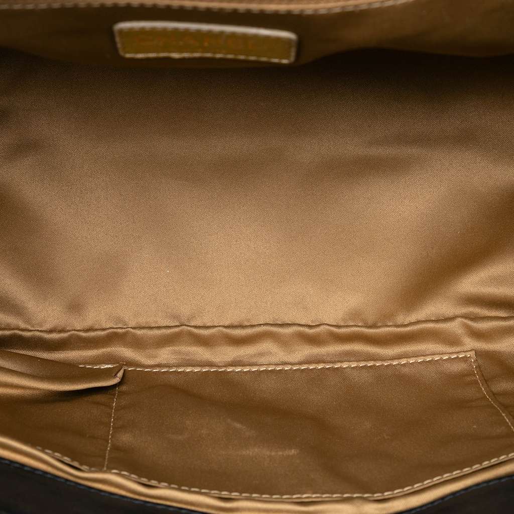 Chanel Medium Quilted Lambskin Reissue 2.55 East West Mademoiselle Accordion Flap Black Leather Very good condition - Model View