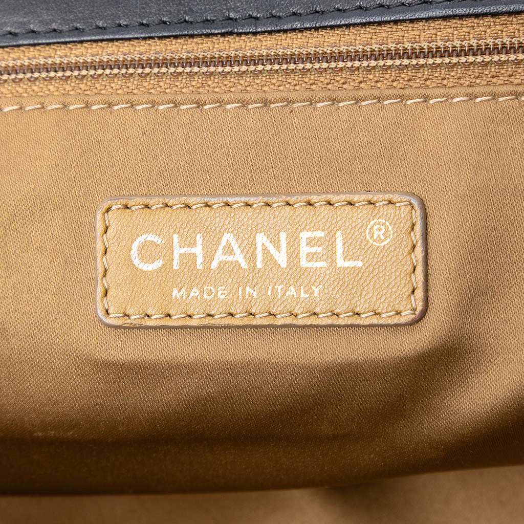 Chanel Medium Quilted Lambskin Reissue 2.55 East West Mademoiselle Accordion Flap Black Leather Very good condition - Box View