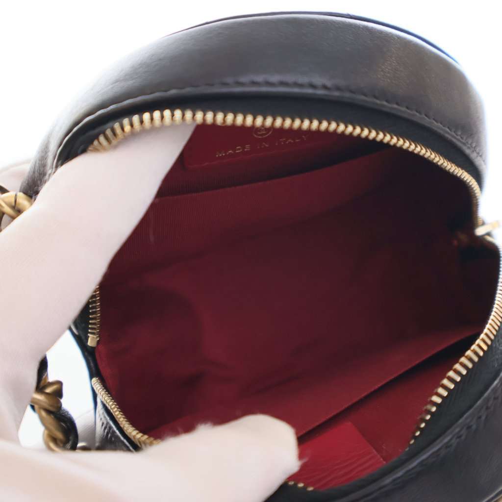 Chanel Lambskin 19 Round Clutch with Chain Black Leather Good condition - Model View