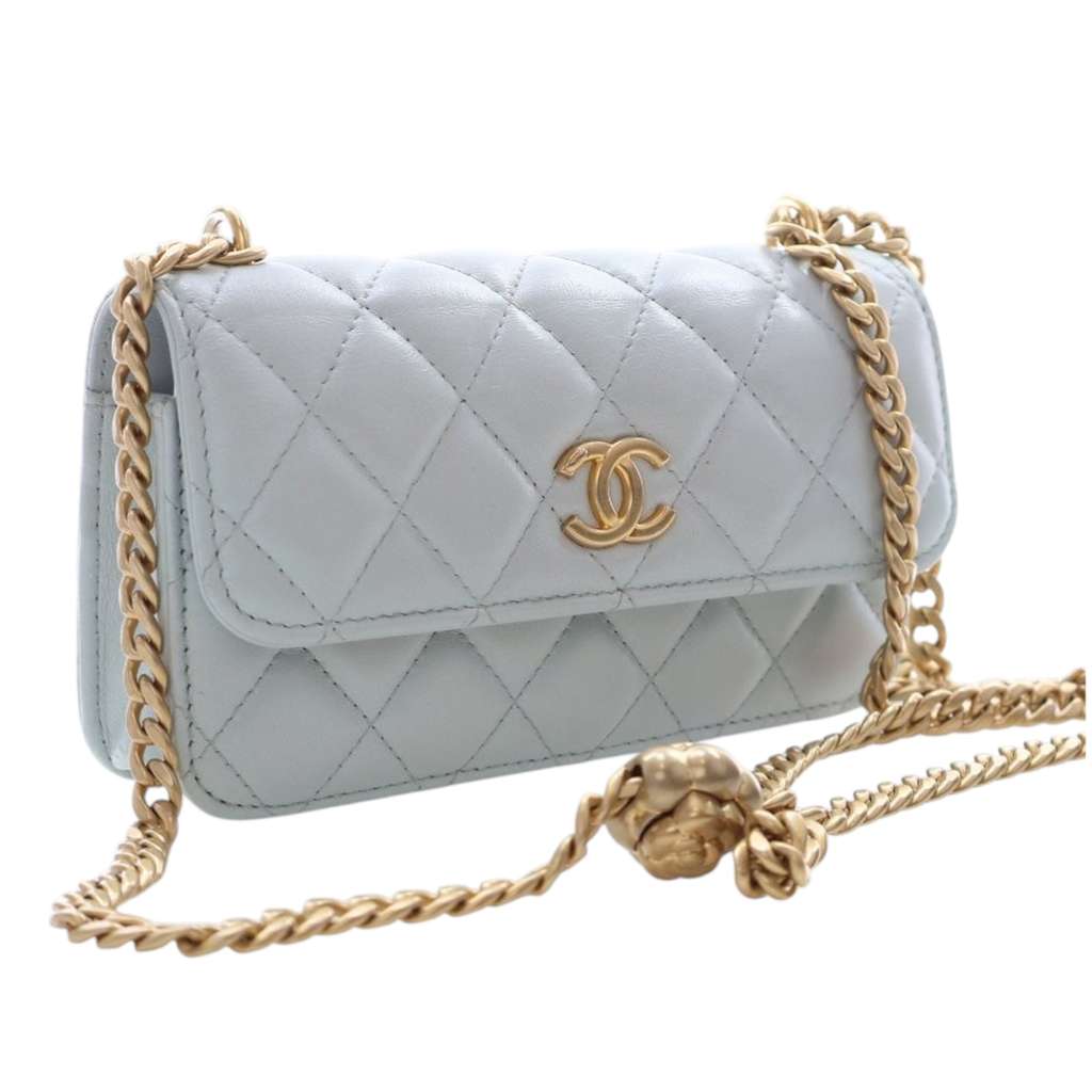 Chanel Mini CC Lambskin Camellia Crush Clutch With Chain Blue Leather Good condition - Back View