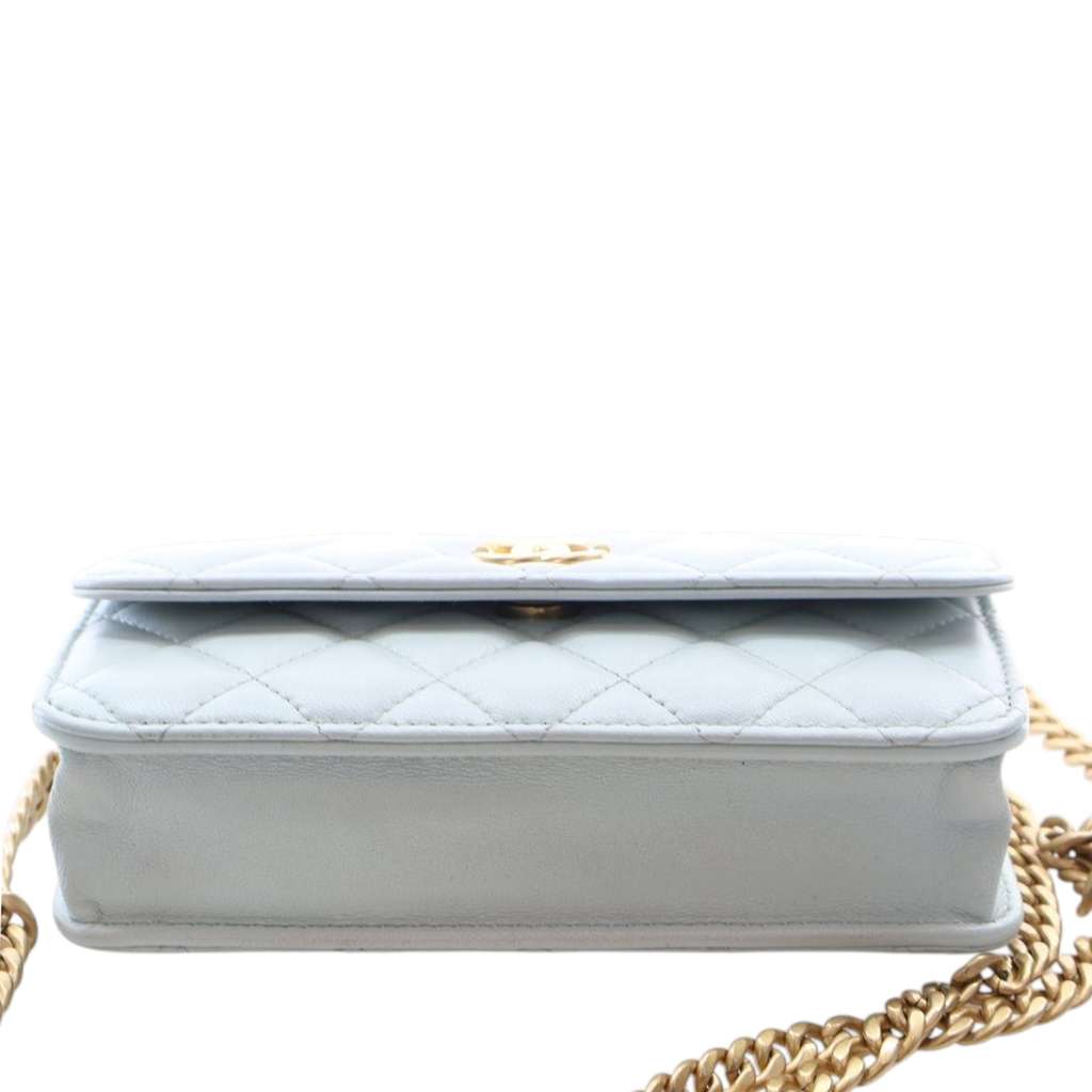 Chanel Mini CC Lambskin Camellia Crush Clutch With Chain Blue Leather Good condition - Box View