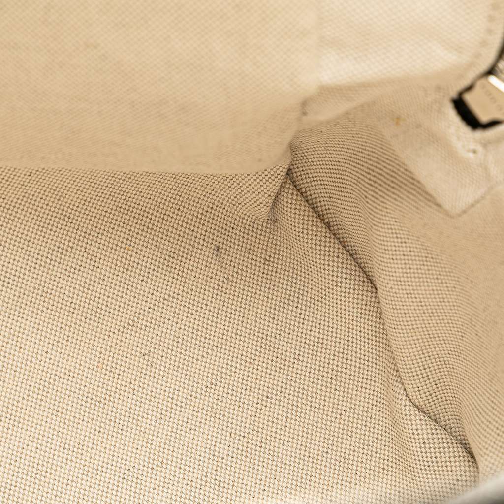 Gucci GG Embossed Backpack Black Leather Good condition - Box View