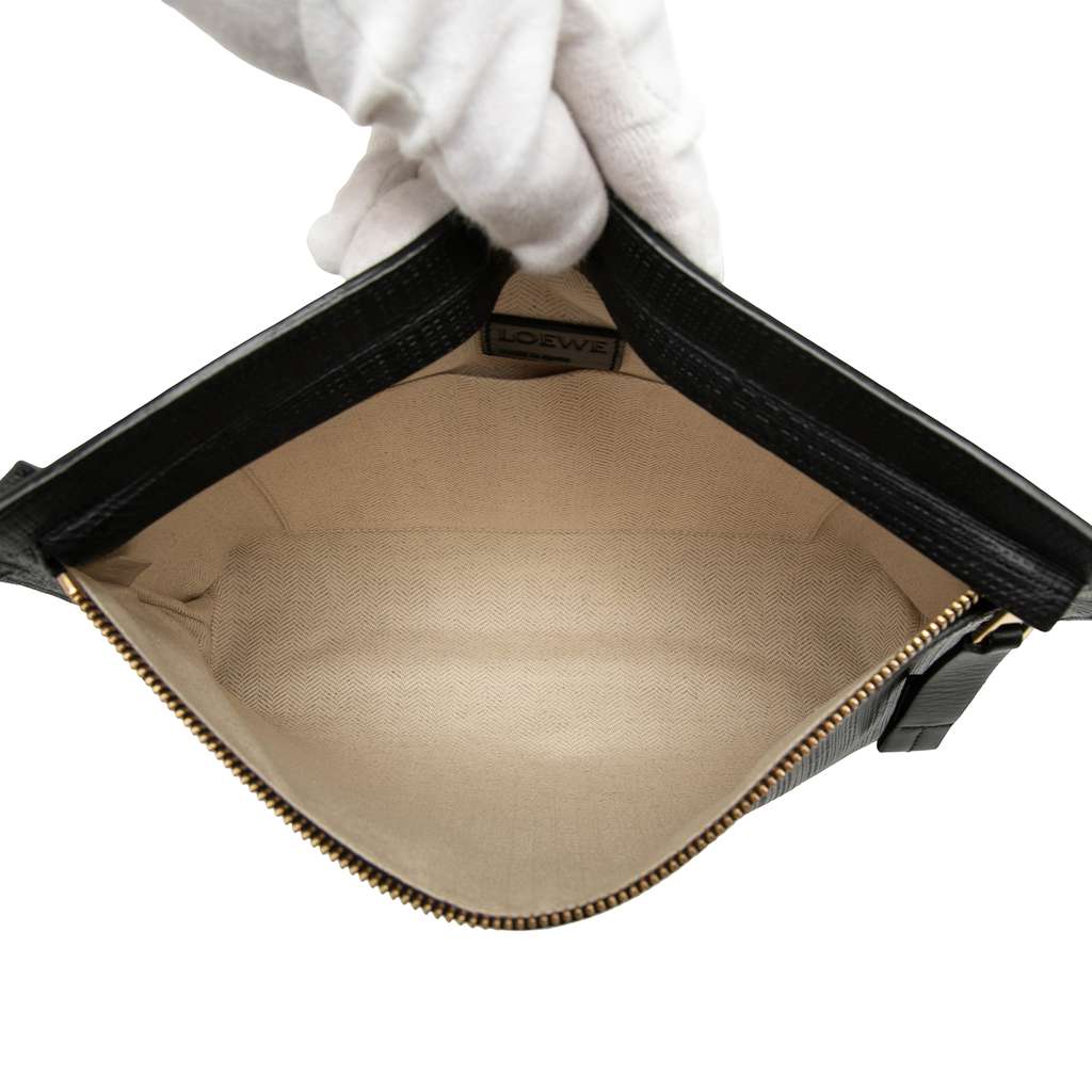 Loewe Leather Anagram T Clutch Black Leather Good condition - Model View