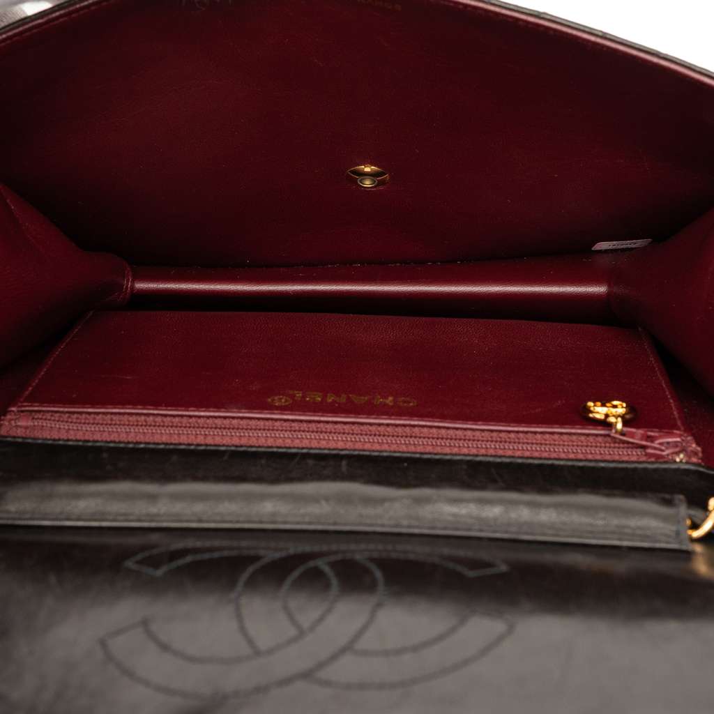 Chanel CC Quilted Lambskin Single Flap Black Leather Good condition - Model View