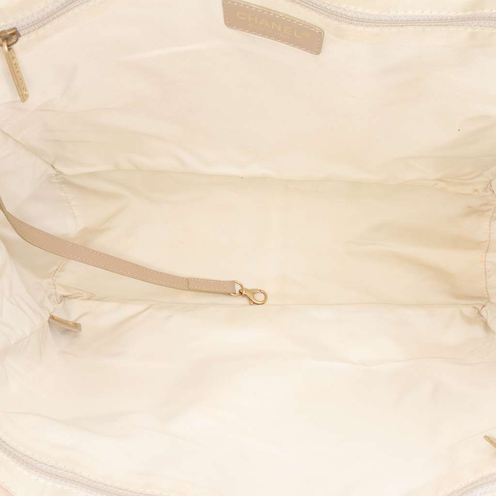 Chanel New Travel Line Nylon Tote Brown Good condition - Model View