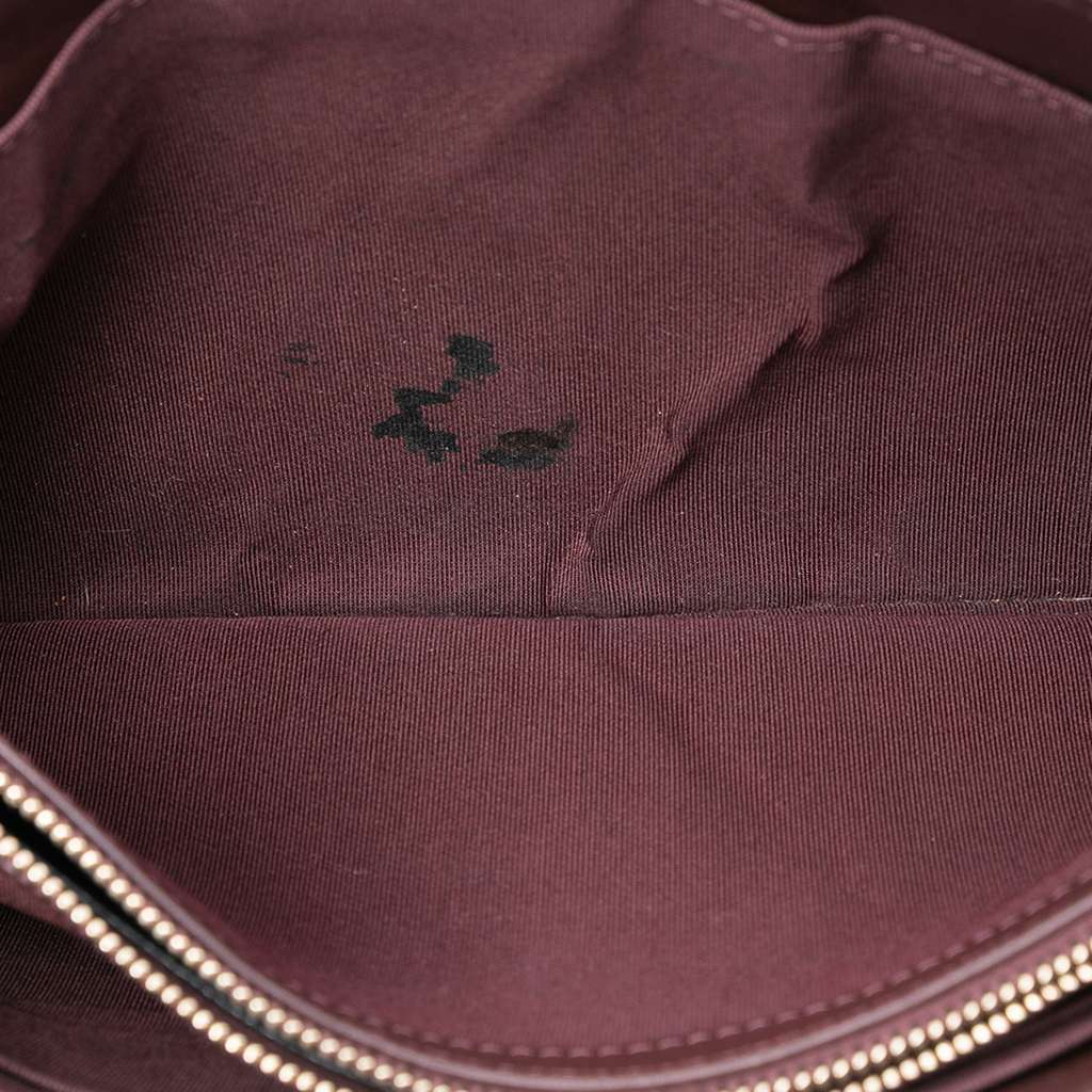 Chanel CC Quilted Caviar Zip Pouch Black Leather Good condition - Model View