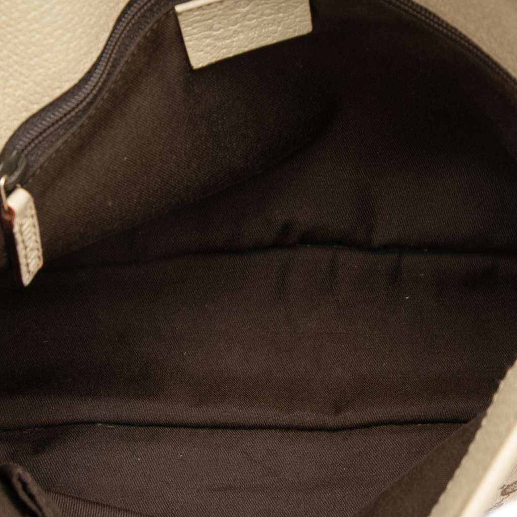 Gucci GG Canvas Eclipse Crossbody Brown Canvas Good condition - Model View