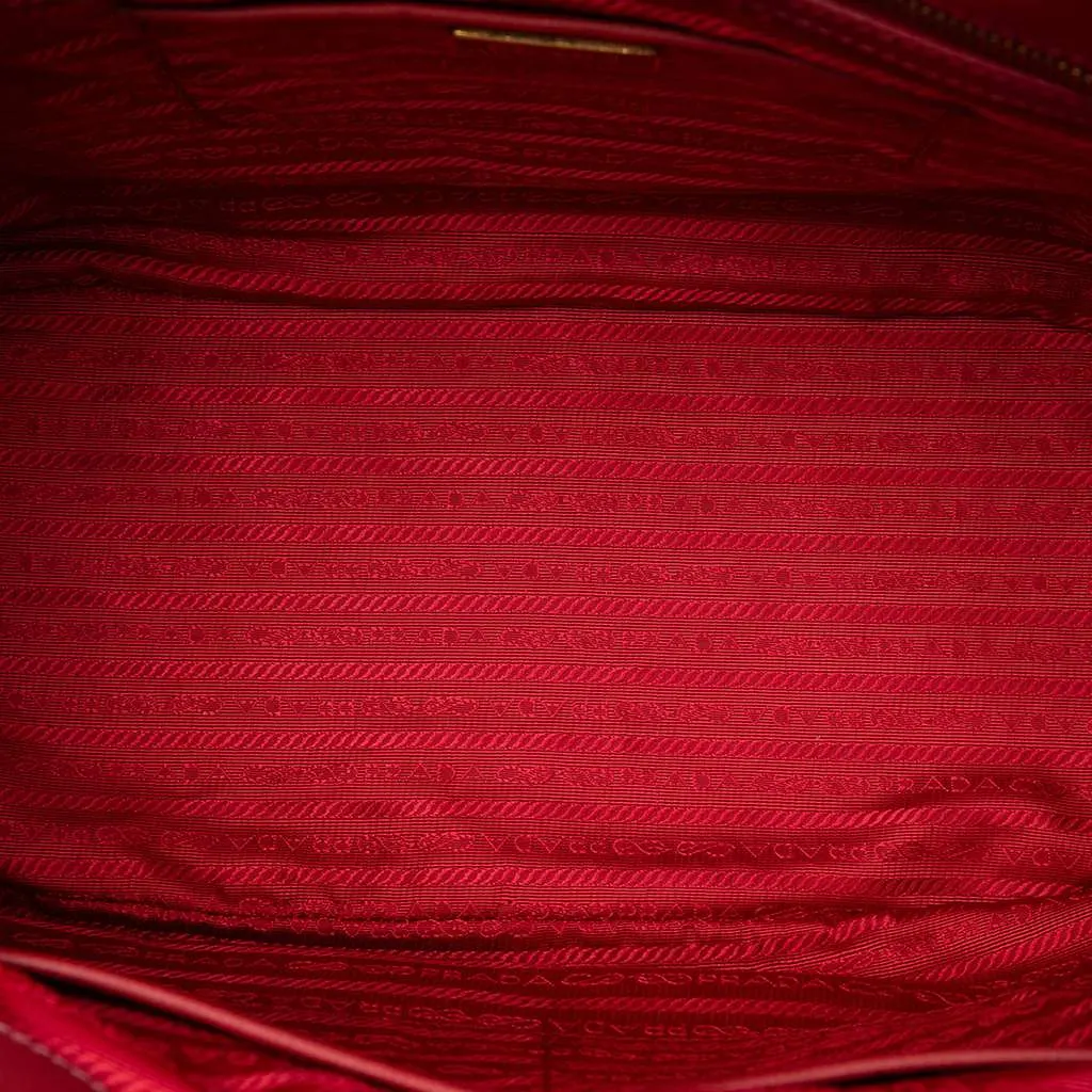 Prada Large Saffiano Lux Galleria Double Zip Satchel Red Leather Very good - Model View