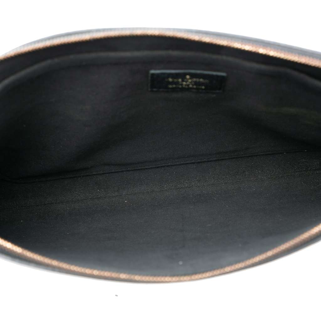 Louis Vuitton Monogram Daily Pouch Brown Good condition - Model View