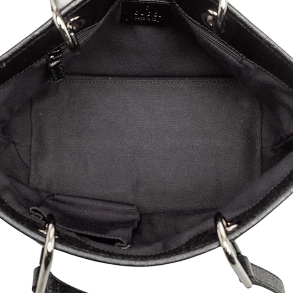 Gucci GG Canvas Eclipse Handbag Black Canvas Good condition - Model View