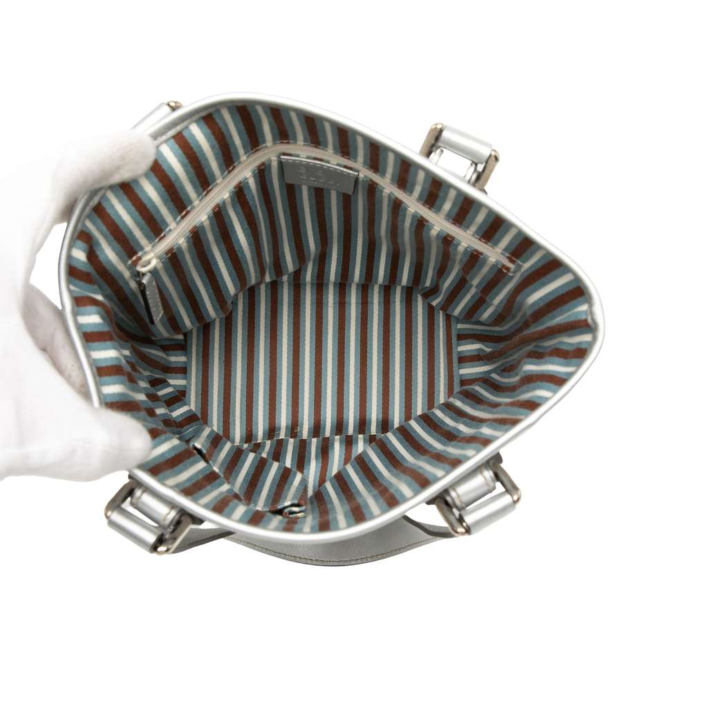 Gucci GG Canvas Tote Silver Canvas Good condition - Model View