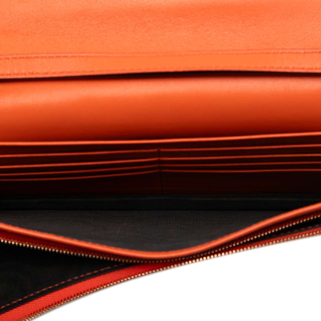 Gucci Microguccissima Wallet on Strap Orange Leather Good condition - Model View