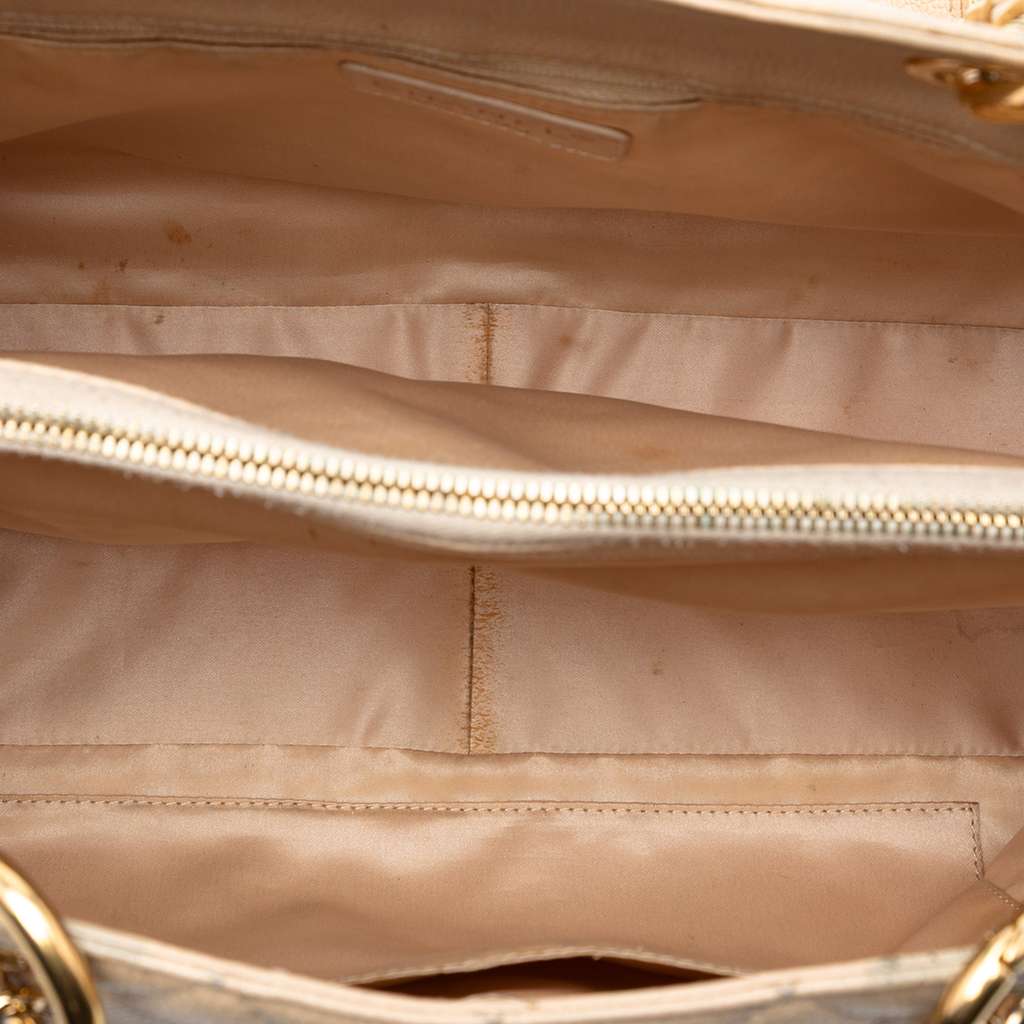 Chanel Caviar Grand Shopping Tote Brown Leather Good condition - Model View