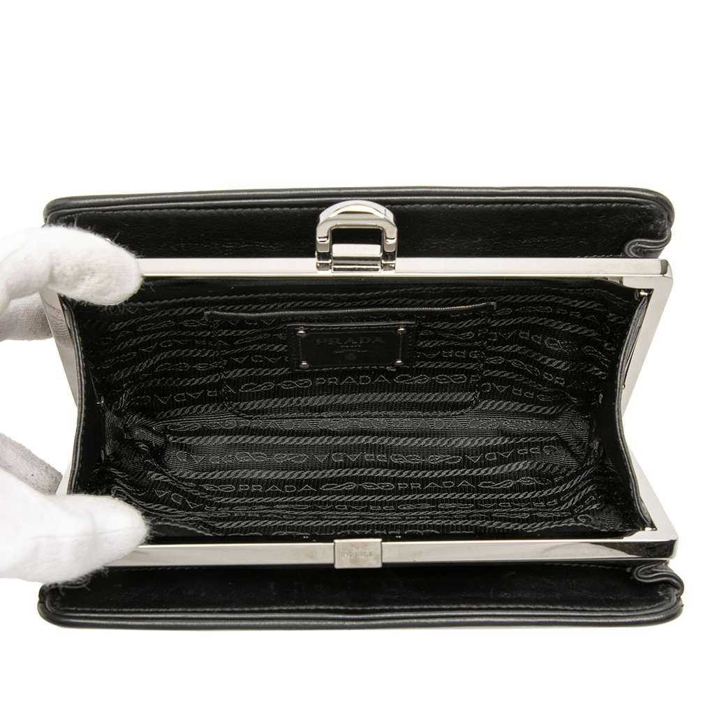 Prada Studded Leather Clasp Clutch Black Leather Good condition - Model View