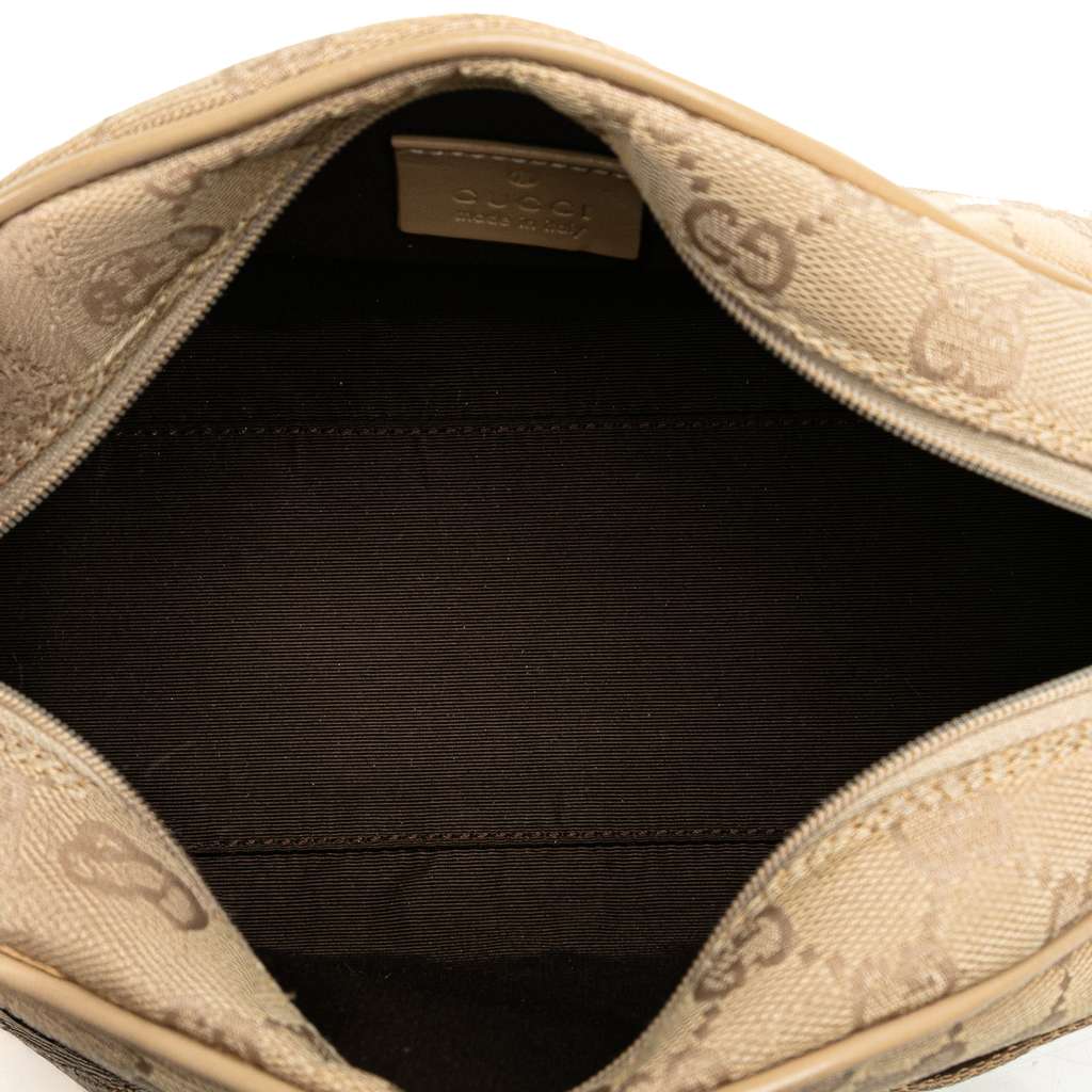 Gucci GG Canvas Half Moon Pochette Brown Canvas Good condition - Model View