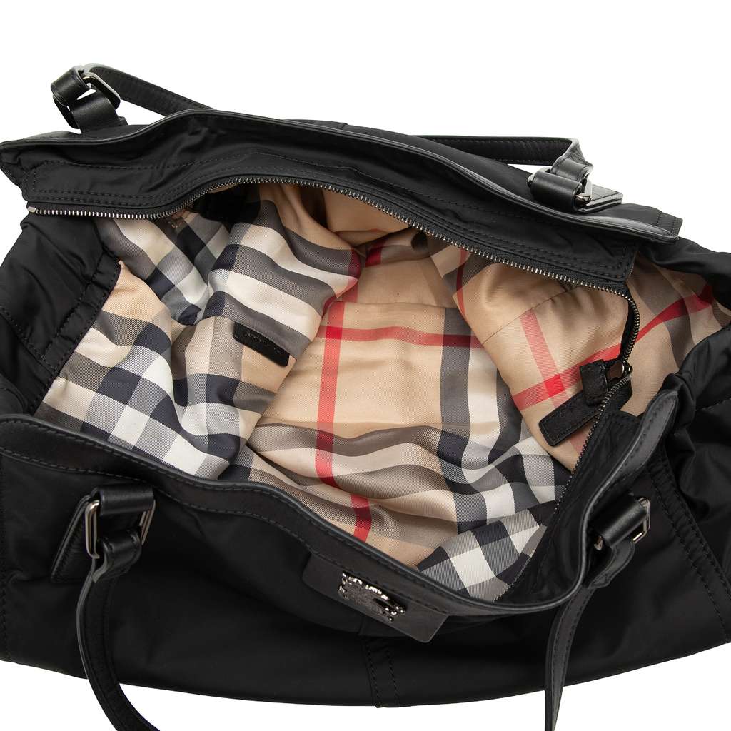 Burberry Nylon Packable Buckleigh Tote Black Good condition - Model View