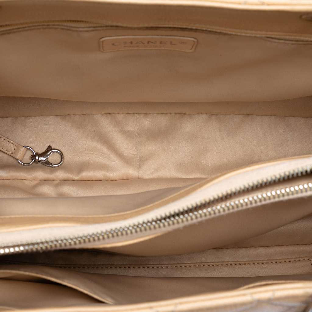 Chanel Caviar Grand Shopping Tote Brown Leather Fair condition - Model View