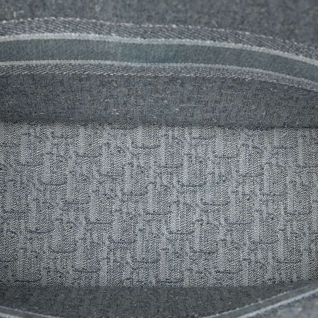 Dior Large Oblique Denim Book Tote Blue Denim Good condition - Model View