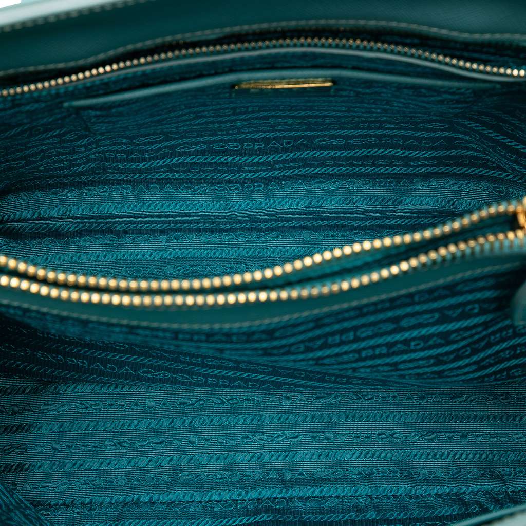 Prada Saffiano Lux Parabole Tote Blue Leather Good condition - Model View