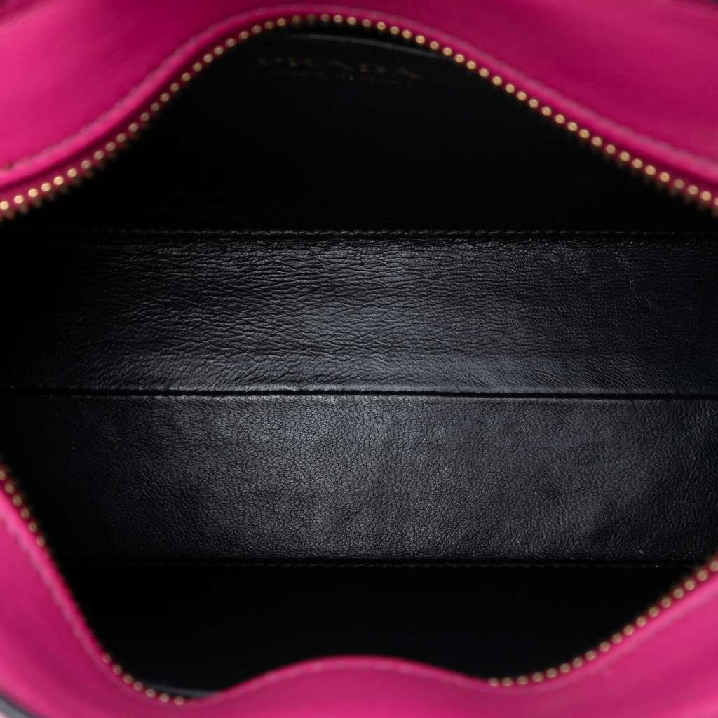 Prada Saffiano and City Calf Esplanade Crossbody Pink Leather Fair condition - Model View